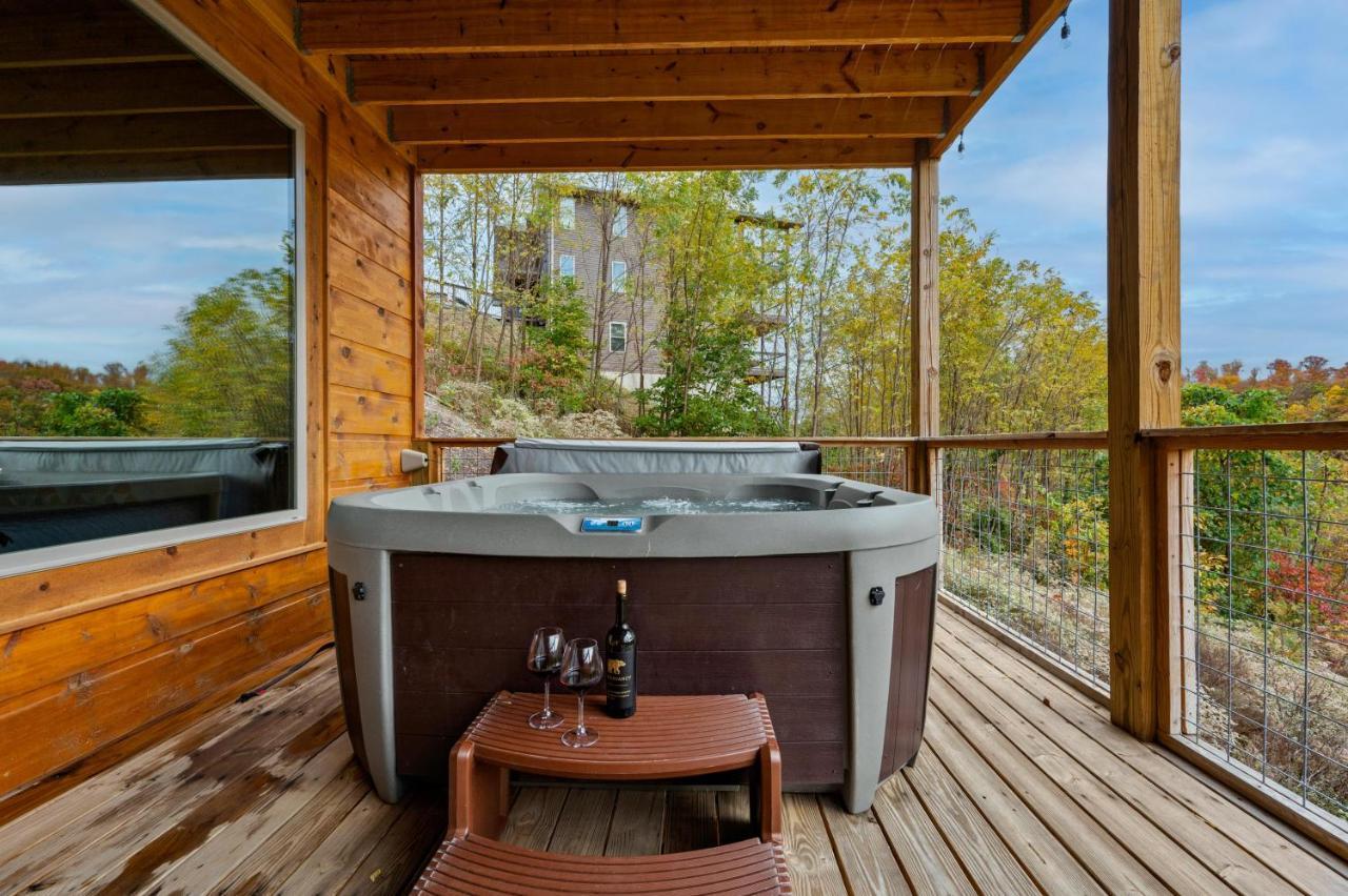 The Overlook - '21 Cabin - Gorgeous Unobstructed Views - Fire Pit Table - Gamerm - Hottub - Xbox - Lots Of Bears Gatlinburg Extérieur photo