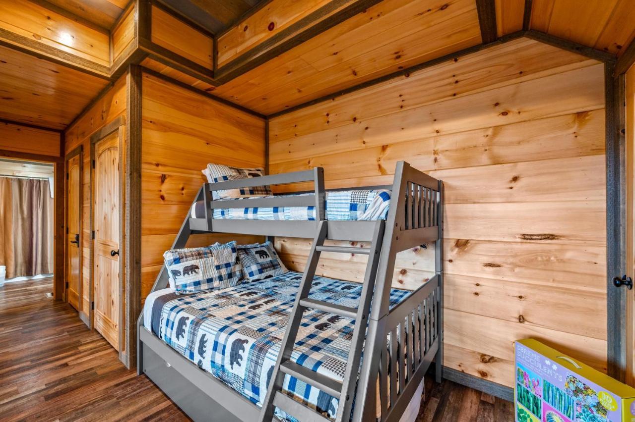 The Overlook - '21 Cabin - Gorgeous Unobstructed Views - Fire Pit Table - Gamerm - Hottub - Xbox - Lots Of Bears Gatlinburg Extérieur photo